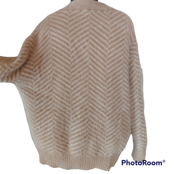 Select + Trend Cardigan Sweater Chevron Large Buttons Medium Fuzzy Warm - Picture 5 of 8
